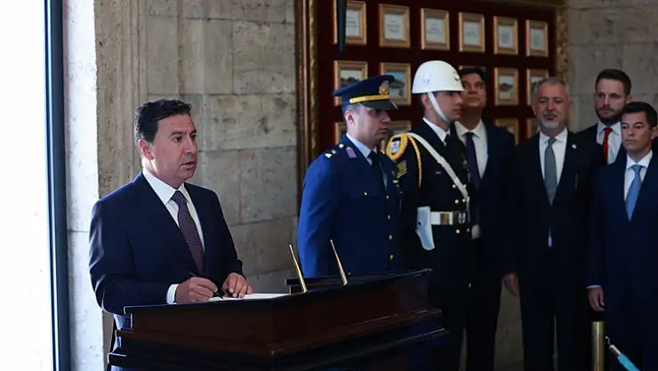 Başkan Ahmet Aras ve 11 ilçe Belediye başkanı Anıtkabir'de