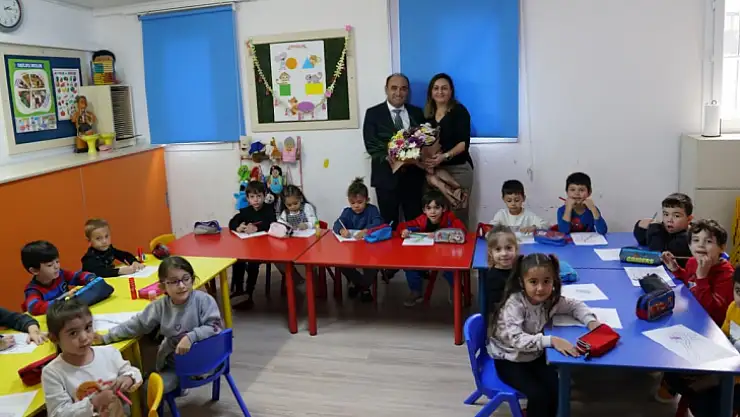 Başkan Akdenizli'den Öğretmen Annesi ve Eşine Duygulandıran Sürpriz