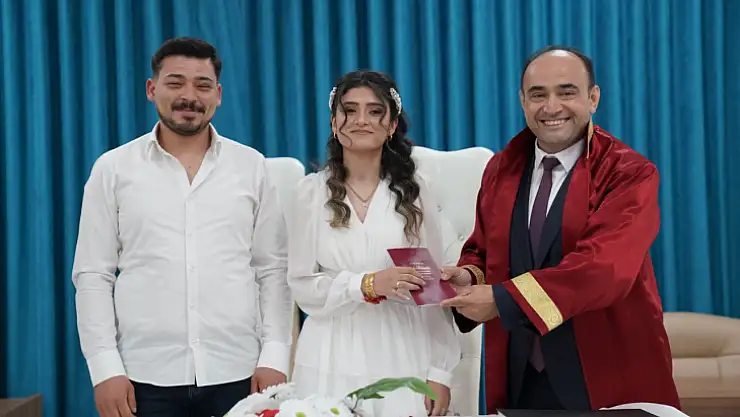 BAŞKAN AKDENİZLİ, İLK NİKAHINI KIYDI