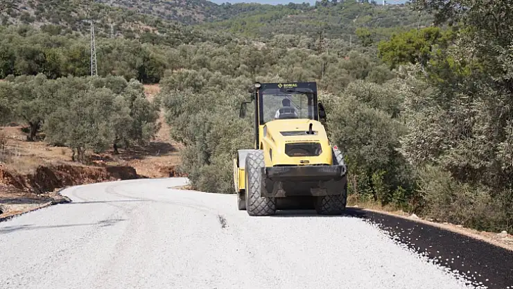 Başkan Akdenizli, Karaderde'ki asfalt çalışmalarını yerinde inceledi