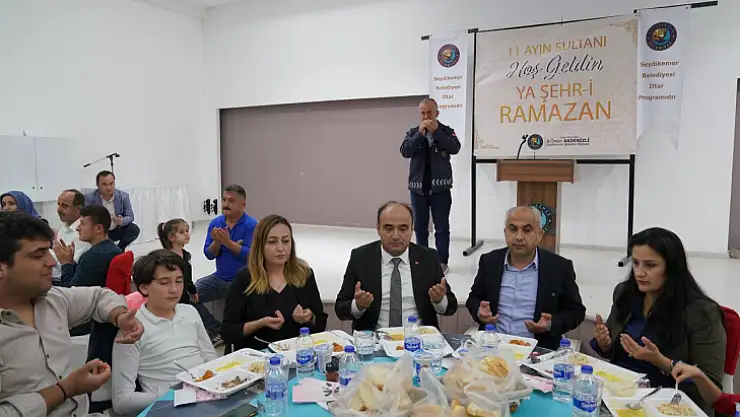 Başkan Akdenizli: 'salonlara sığmıyoruz'