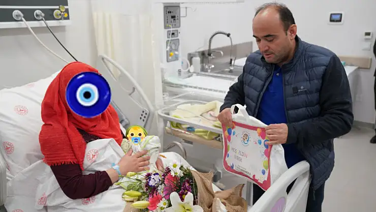 Başkan Akdenizli, Seydikemer Devlet Hastanesi'nde Dünyaya Gelen İlk Bebeği Ziyaret Etti