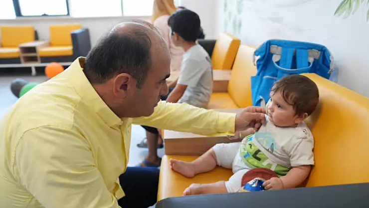 başkan akdenizli sünnet çocuklarını ziyaret etti