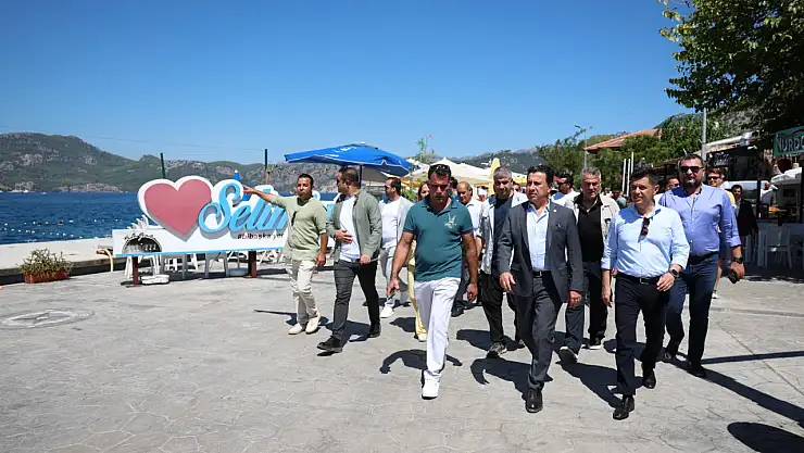 Başkan Aras Marmaris'te Vatandaşlarla Bir Araya Geldi