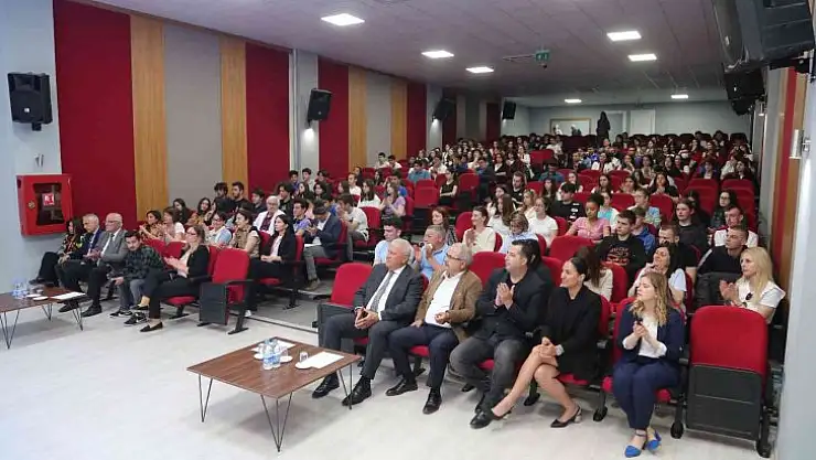 Başkan Atay yabancı öğrencilerle bir araya geldi