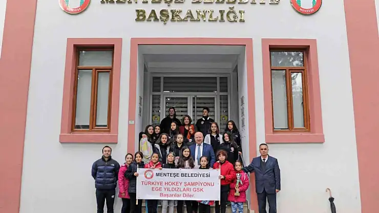 BAŞKAN GÜMÜŞ, ŞAMPİYON KIZLARI AĞIRLADI