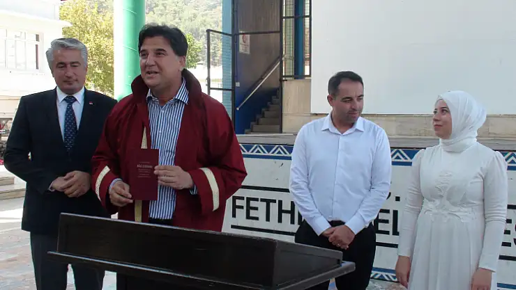 Başkan Karaca genç çifti yalnız bırakmadı