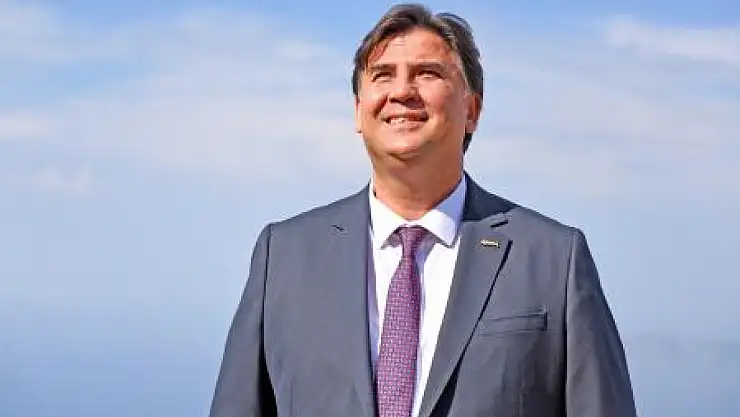 Başkan Karaca Maaşını Öğrencilere Bağışladı