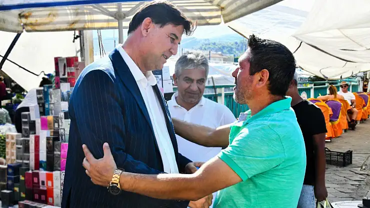 Başkan Karaca Salı Pazarı'nda