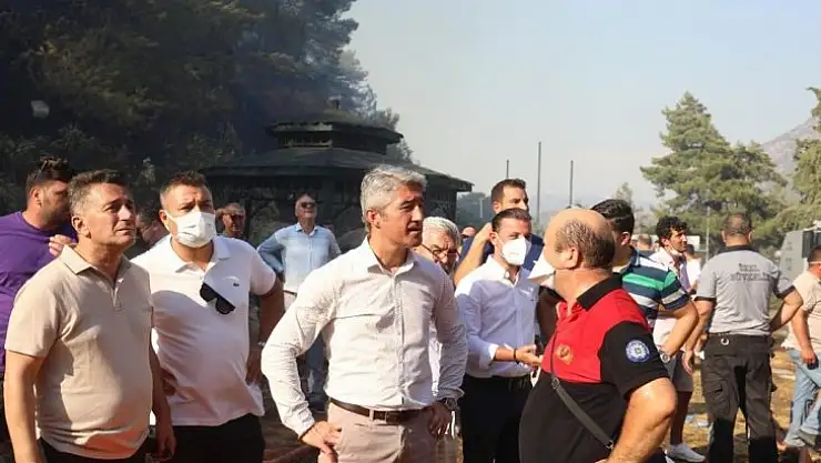 Başkan Oktay ve ekibi yangın bölgesinde yer aldı