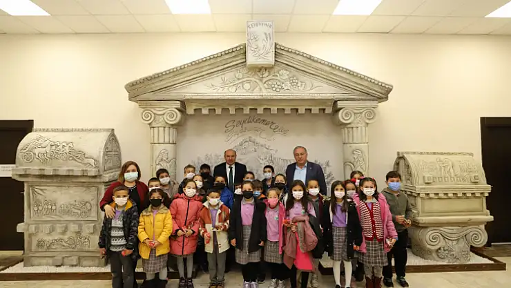 BAŞKAN OTGÖZ: '23 NİSAN EŞSİZ BİR BAYRAMDIR'