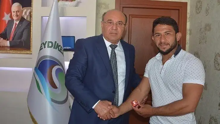 Başkan Otgöz Şampiyonları Altın'la Ödüllendirdi