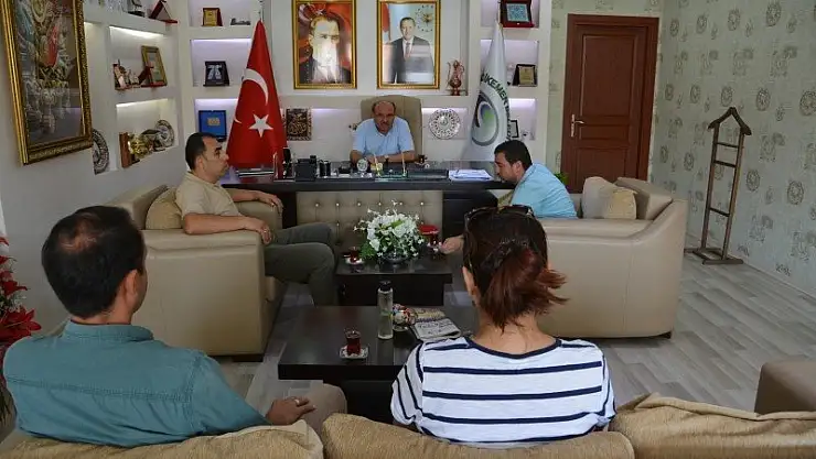 Başkan Otgöz'e Teşekkür Plaketi Sundular