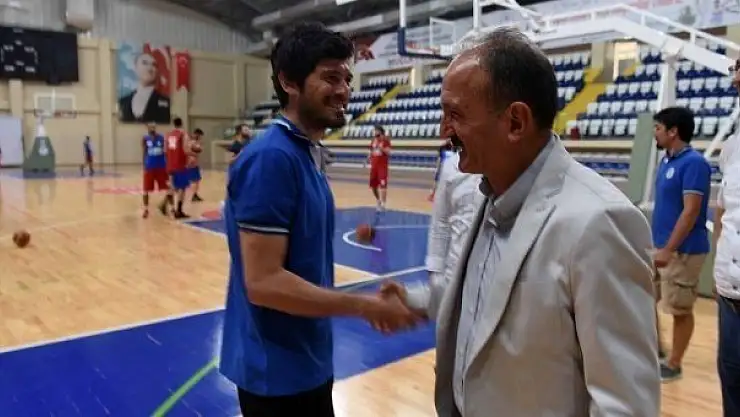 Başkan Saatcı, Belediyespor idmanını izledi  'Hak ettiğiniz yere çıkın'