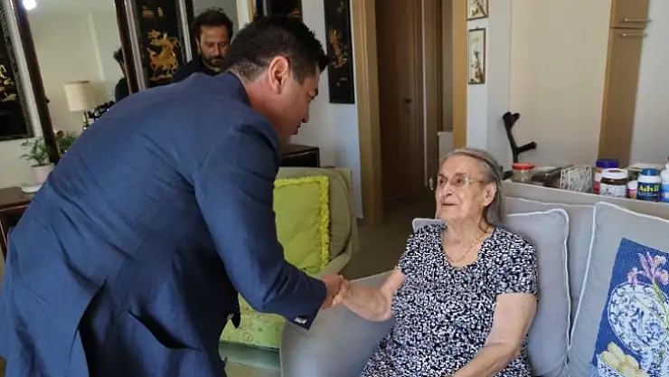 Başkan Ünlü asırlık çınarları unutmadı