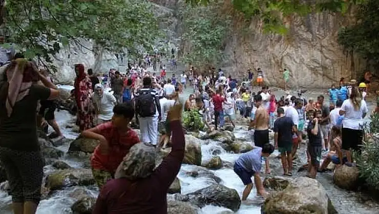 BAYRAMDA 50 BİN ZİYARETÇİ