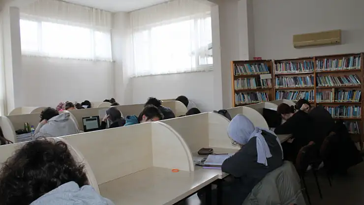 BEBEKLER DE KÜTÜPHANEYE ÜYE OLABİLİYOR