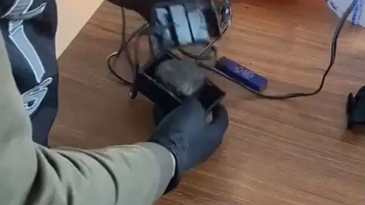 BİLGİSAYARIN ŞARJ ALETİNDEN UYUŞTURUCU MADDE ÇIKTI