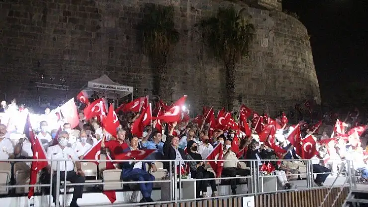 Bodrum'da 15 Temmuz gecesinde şehitler dualarla yad edildi