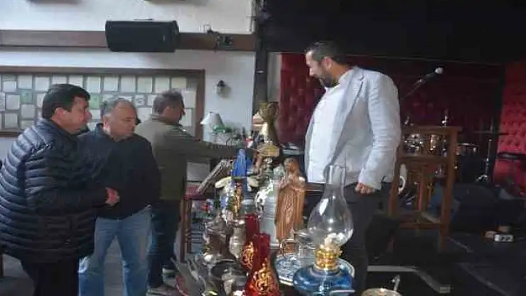 BODRUM'DA DÜZENLENEN MÜZAYEDEYE ÜNLÜ AKINI