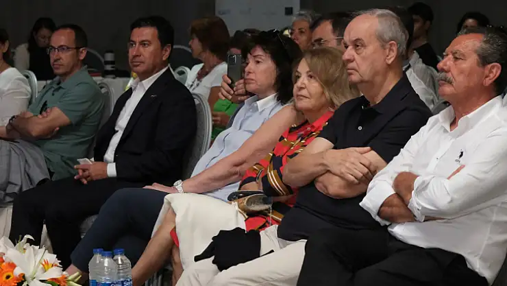 Bodrum'da 'Edebiyat Ve Tarih' Konuşuldu