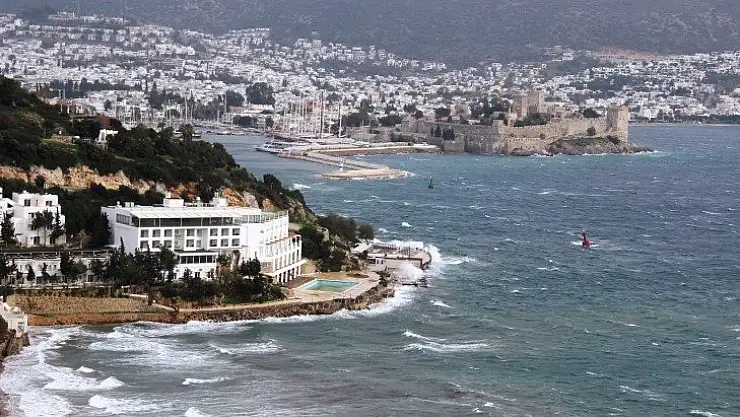 Bodrum'da fırtına nedeniyle feribot seferleri iptal edildi