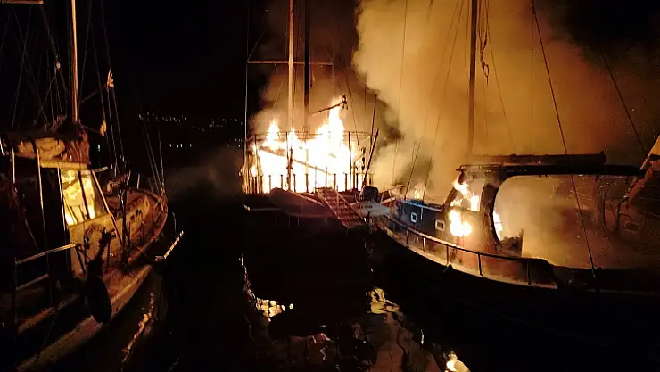 BODRUM'DA MEYDANA GELEN YANGINDA İKİ TEKNENİN KAMARALARI ZARAR GÖRDÜ 