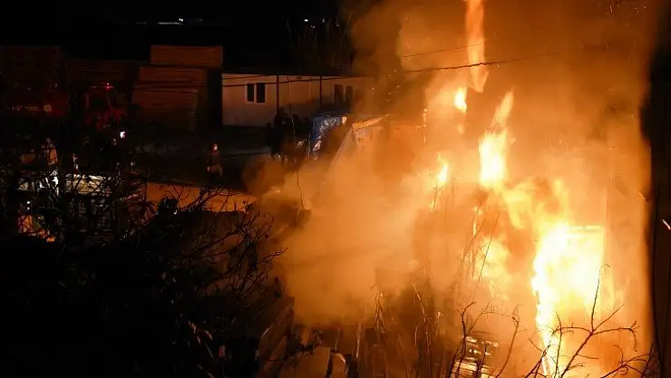 Bodrum'da pelet fabrikası alev alev yandı