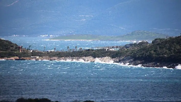 Bodrum'daki fırtına balıkçı teknelerini batırdı, dalgaların boyu 2 metreyi aştı