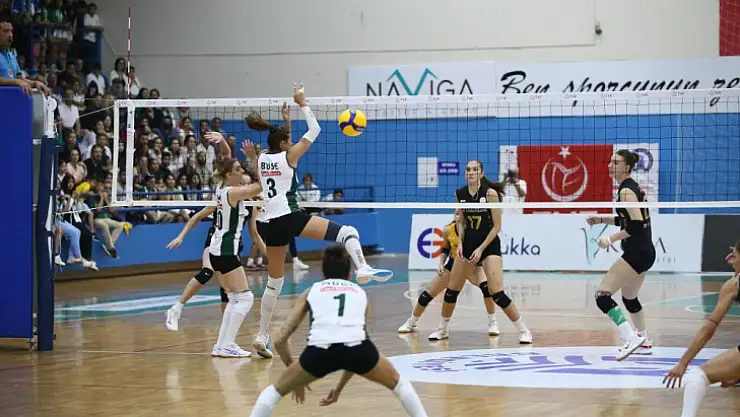 Bodrumspor Kadın Voleybol Takımı, konuk ettiği Vakıfbank'ı mağlup etti