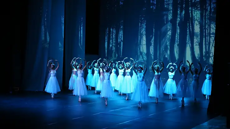 Büyükşehir Bale Öğrencilerinden Yıl Sonu Resitali