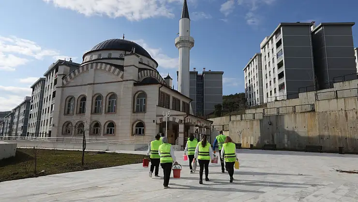 Büyükşehir Camilerde Temizlik Çalışması Başlattı