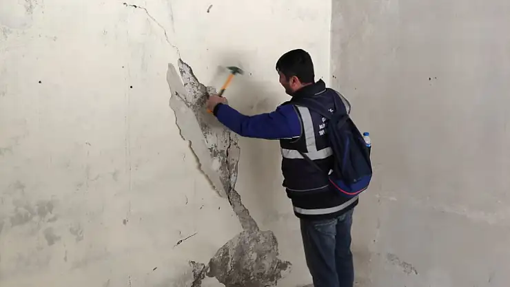 BÜYÜKŞEHİR EKİPLERİNDEN 1376 BİNADA HASAR TESPİT ÇALIŞMASI 