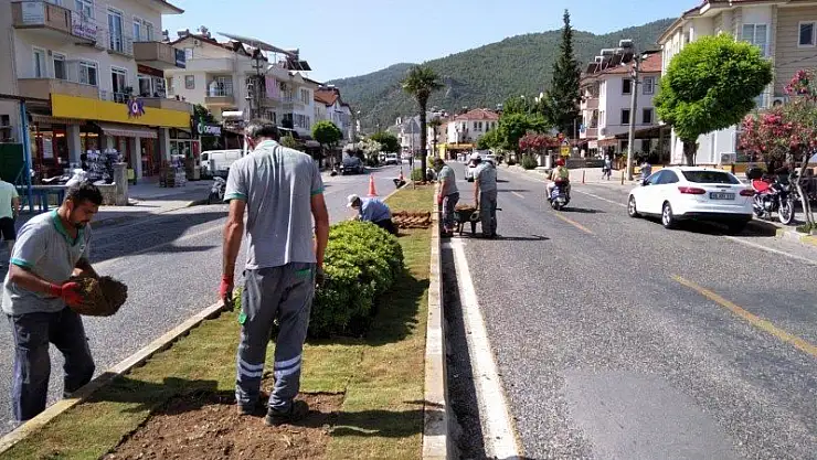 Caddeler Renkleniyor