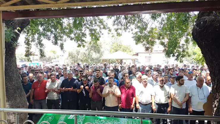 Cami Mahallesi Eski Muhtarı Son Yolculuğuna Uğurlandı