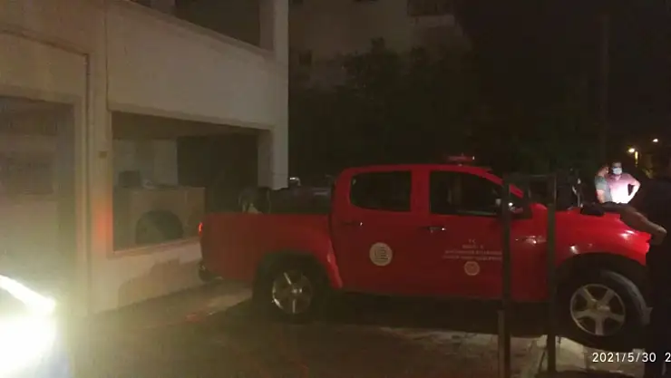 Çatı yangını büyümeden söndürüldü