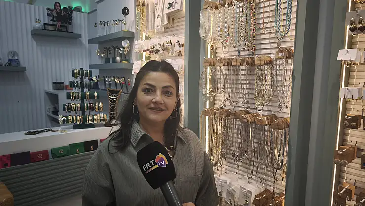 Çelik ve özel seri takılar ön planda