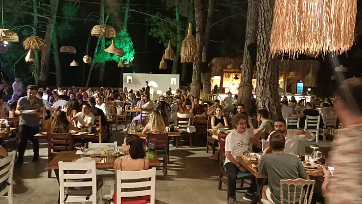 Cem Belevi, Gia The Karacabey'de sevenleriyle buluştu