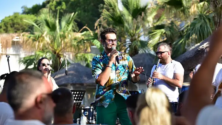 Cem Belevi hem eğlendi hem eğlendirdi