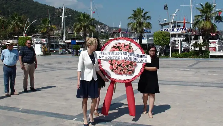 ÇEVRE HAFTASI İÇİN ÇELENK KOYDULAR