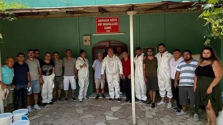 CHP'Lİ DEMİR, GENÇLERLE CAMİ BOYADI