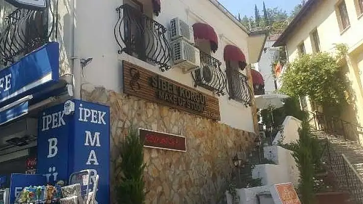 ÇİRKİN KADIN YOKTUR MAKYAJI BİLMEYEN KADIN VARDIR