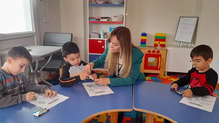 ÇOCUK OYUN EVİ'NDE ÇOCUKLAR HEM EĞİTİM ALIYORLAR HEM EĞLENİYORLAR