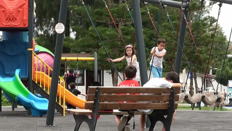 Çocuklar, parklara koştu