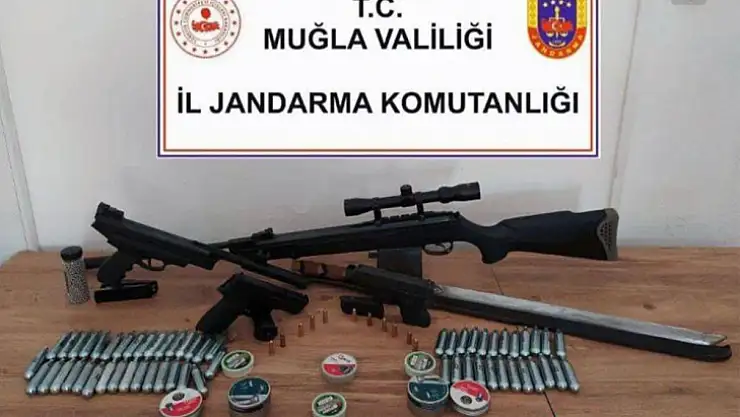 Çok Sayıda Silah Ele Geçirildi