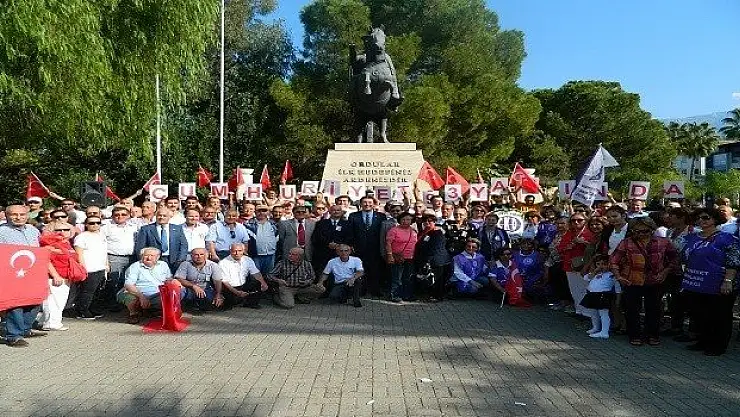 Cumhuriyet Meydanında Coşkulu Kutlama
