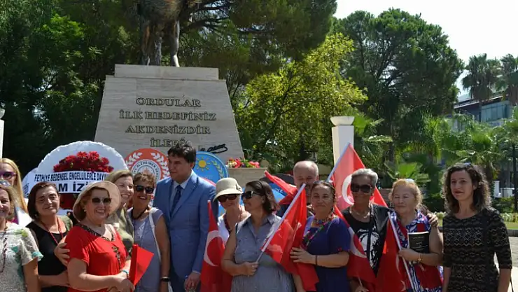 CUMHURİYET MEYDANINDA, CUMHURİYET COŞKUSU