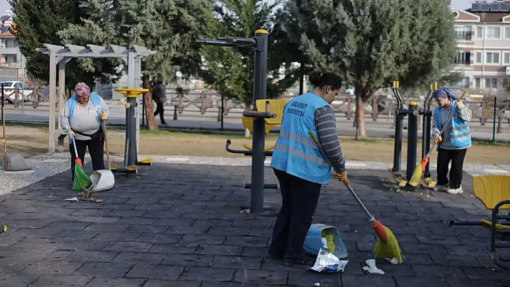 Dalaman'da Temizlik Ekipleri 7/24 Sahada