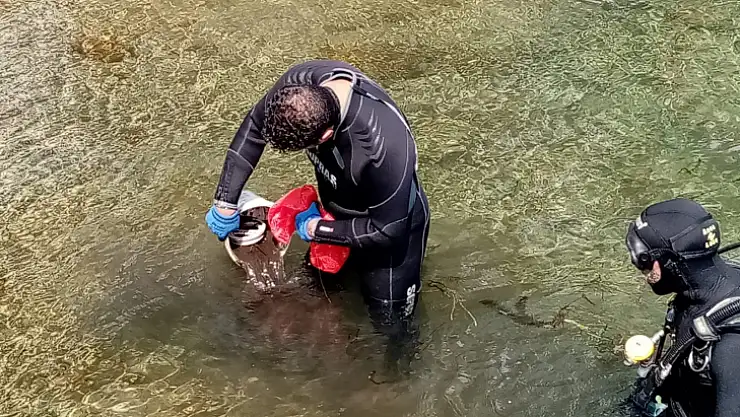 Dalgıçlar dip temizliği yaptı