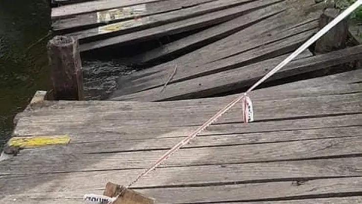 Dalyan kanalında çöken iskele onarılmayı bekliyor